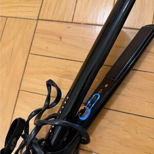 T3 Black and Blue Hair Straightener